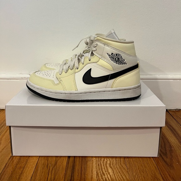 Air Jordan 1 - Mid coconut milk/black - Picture 4 of 10
